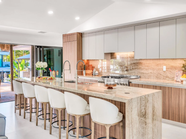 Luxurious Waterfront Property in Fort Lauderdale - Ideal for Families